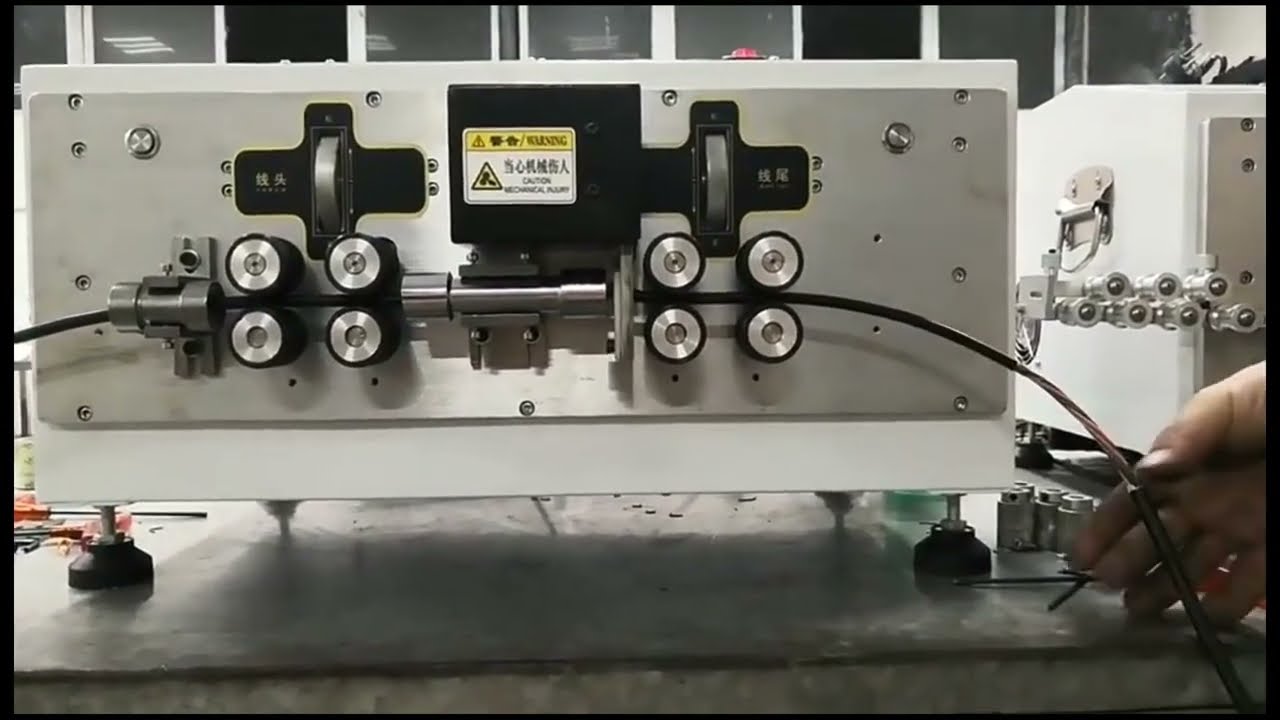 8 Tekerlekli Otomatik Bilgisayar Kablosu Sıyırma Makinesi - Yüksek Hassasiyet ve Hız