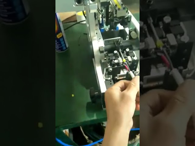 Otomatik Kablo Su Geçirmez Fiş Sızdırmazlık, Takma, İplik Geçirme, Sıyırma ve Sıkma Makinesi
