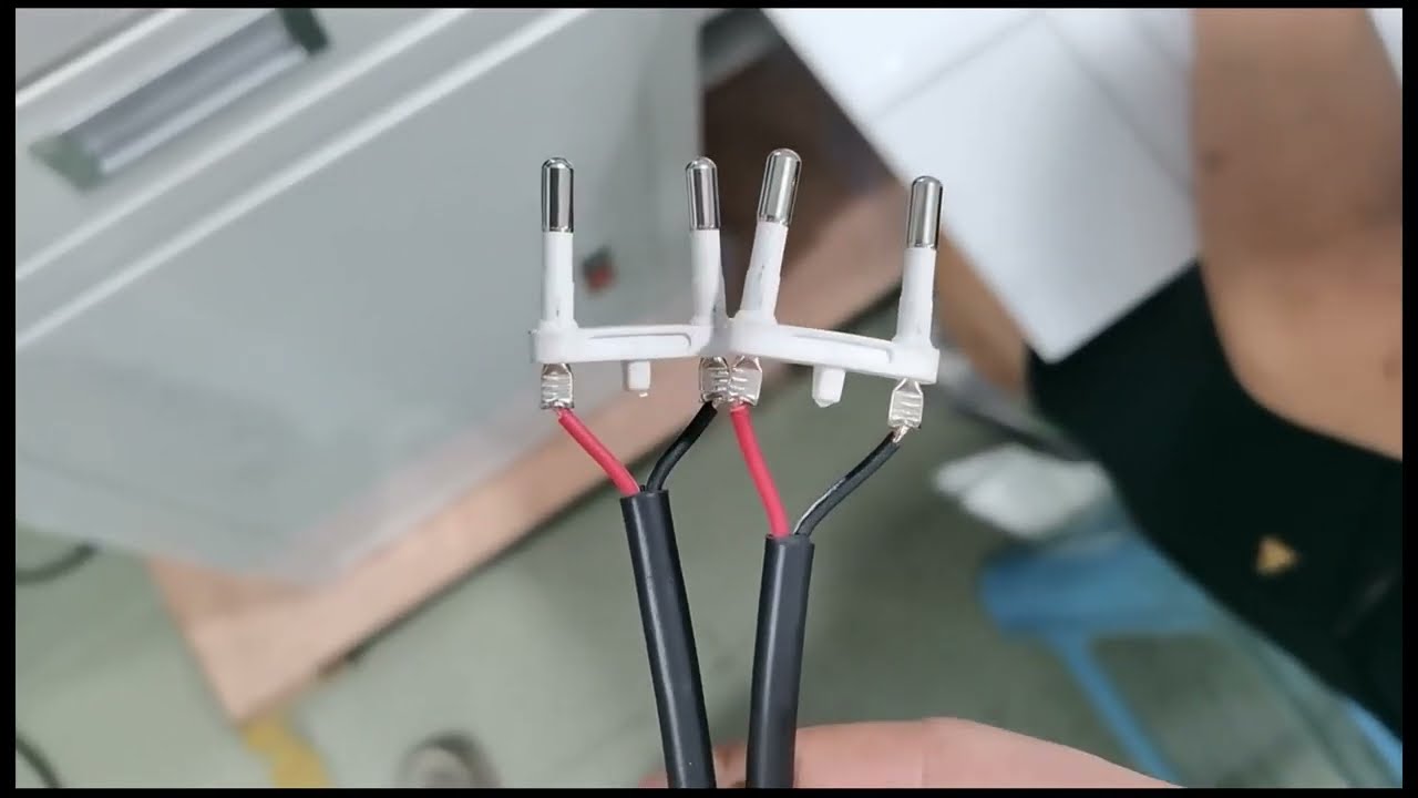 3 ve 2 Pin Fiş Terminali İçin Otomatik Titreşimli Plaka Beslemeli Güç Kablosu Sıkma Makinesi